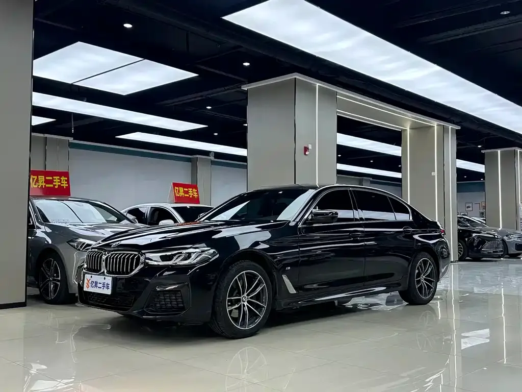 BMW 5 Series — фото 1