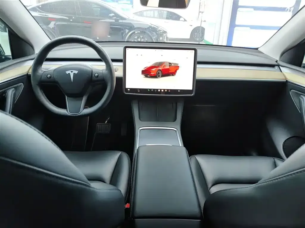 Tesla Model Y — фото 3
