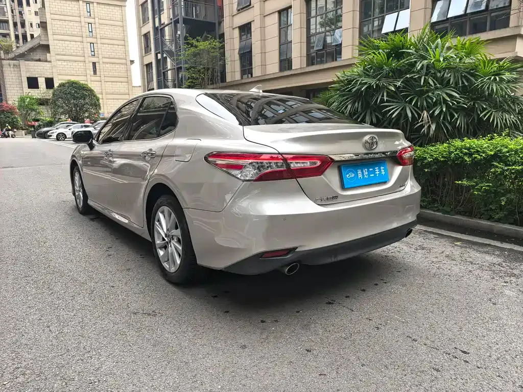 Toyota Camry — фото 9