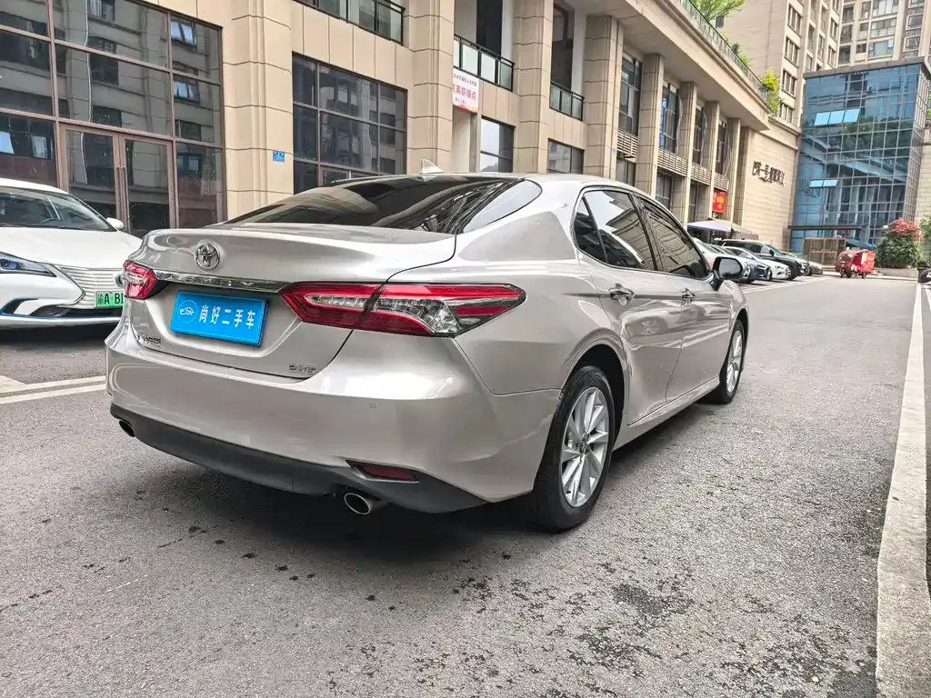 Toyota Camry — фото 6