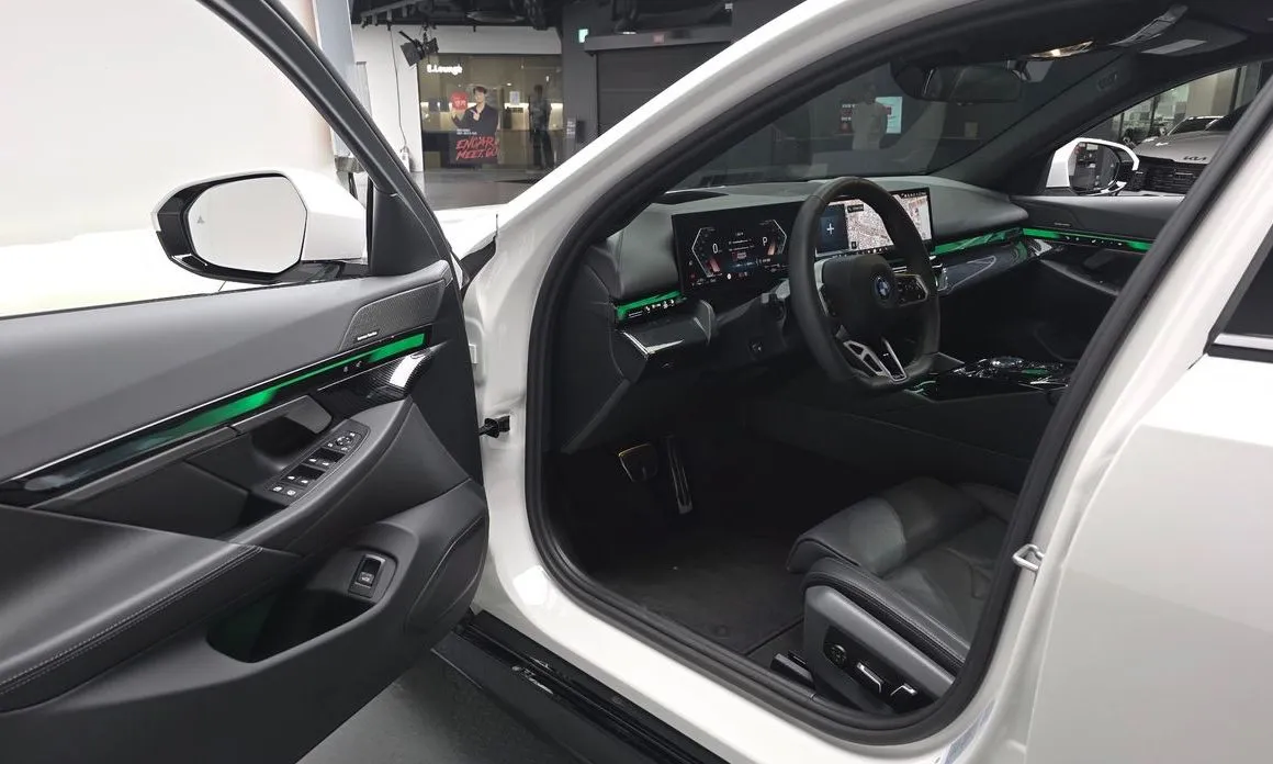 BMW 5-Series 2025 из KR, фото 3