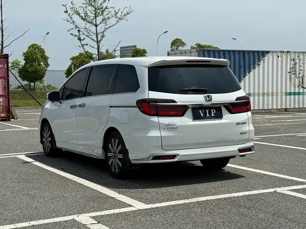 Honda Odyssey — фото 10