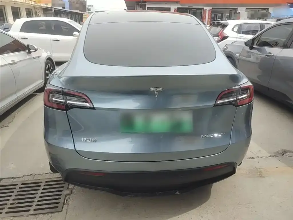 Tesla Model Y — фото 8