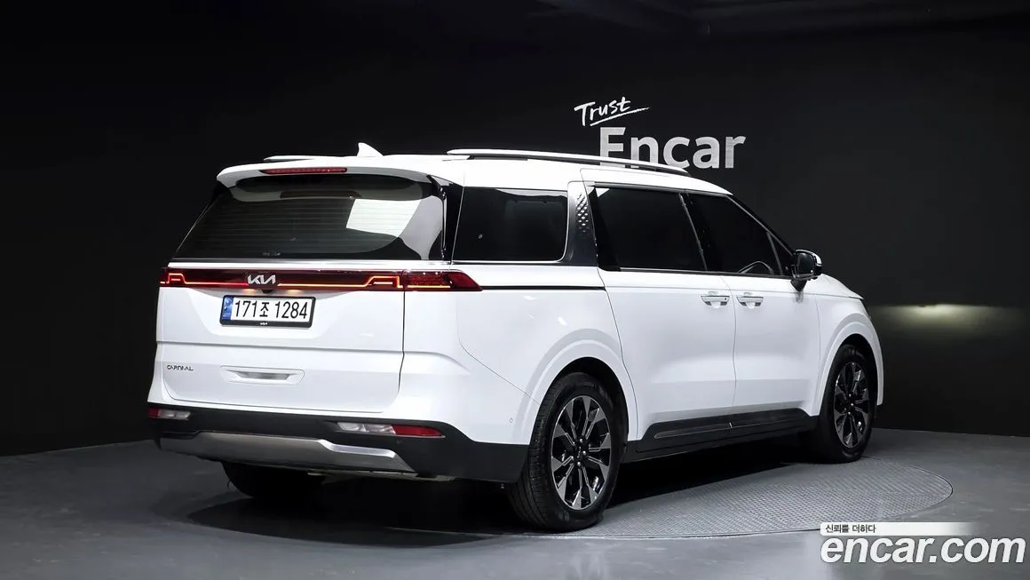 Kia Carnival — фото 4