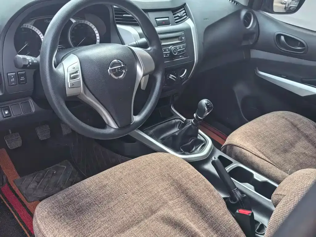 Nissan Navara 2023 из CN, фото 2