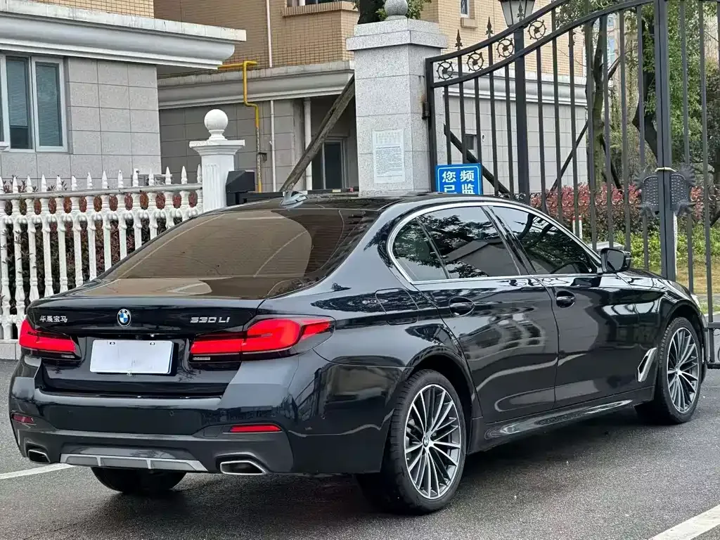 BMW 5 Series — фото 6