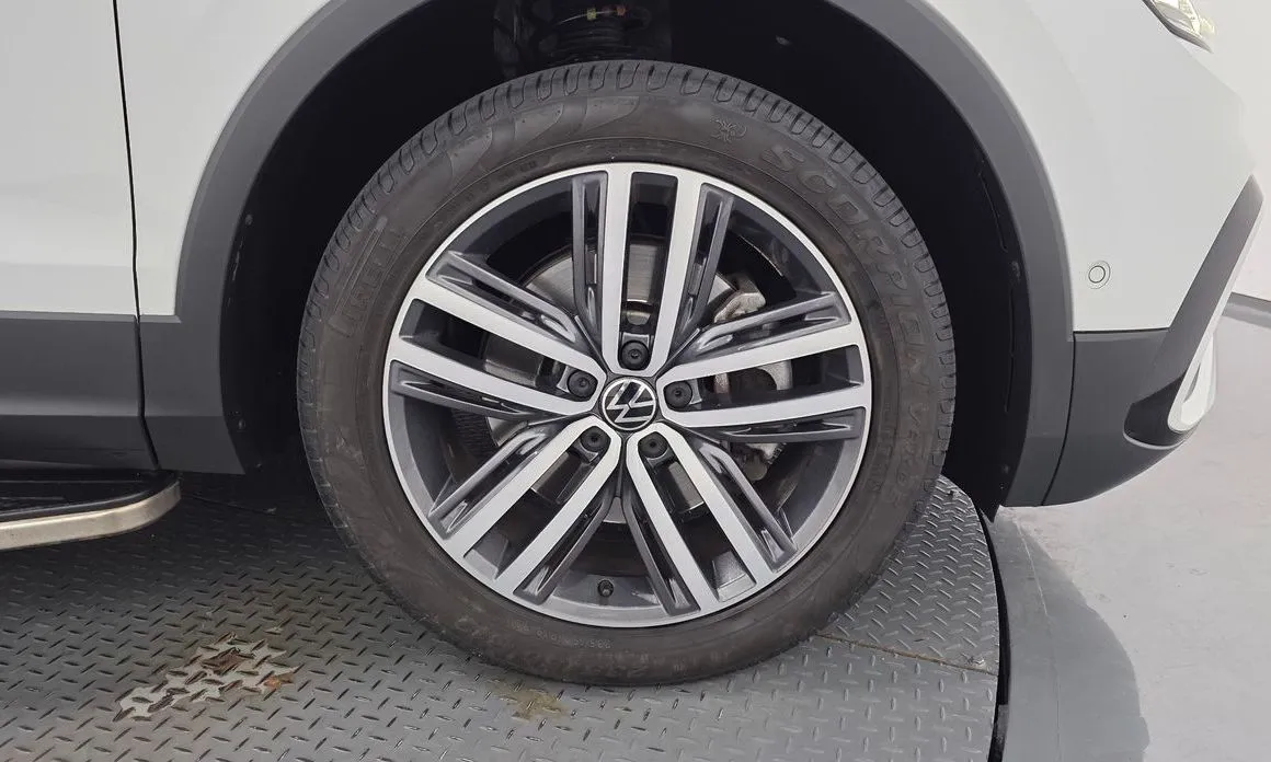 Volkswagen Tiguan — фото 9