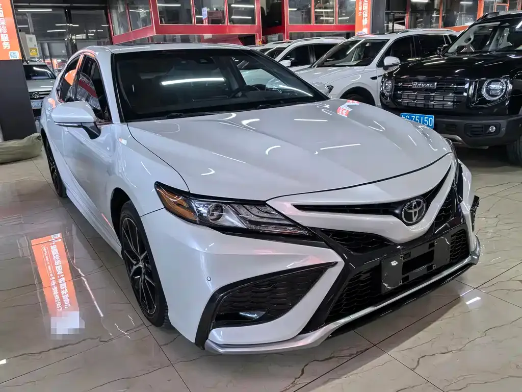 Toyota Camry — фото 10