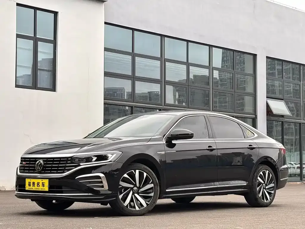 Volkswagen Passat — фото 1