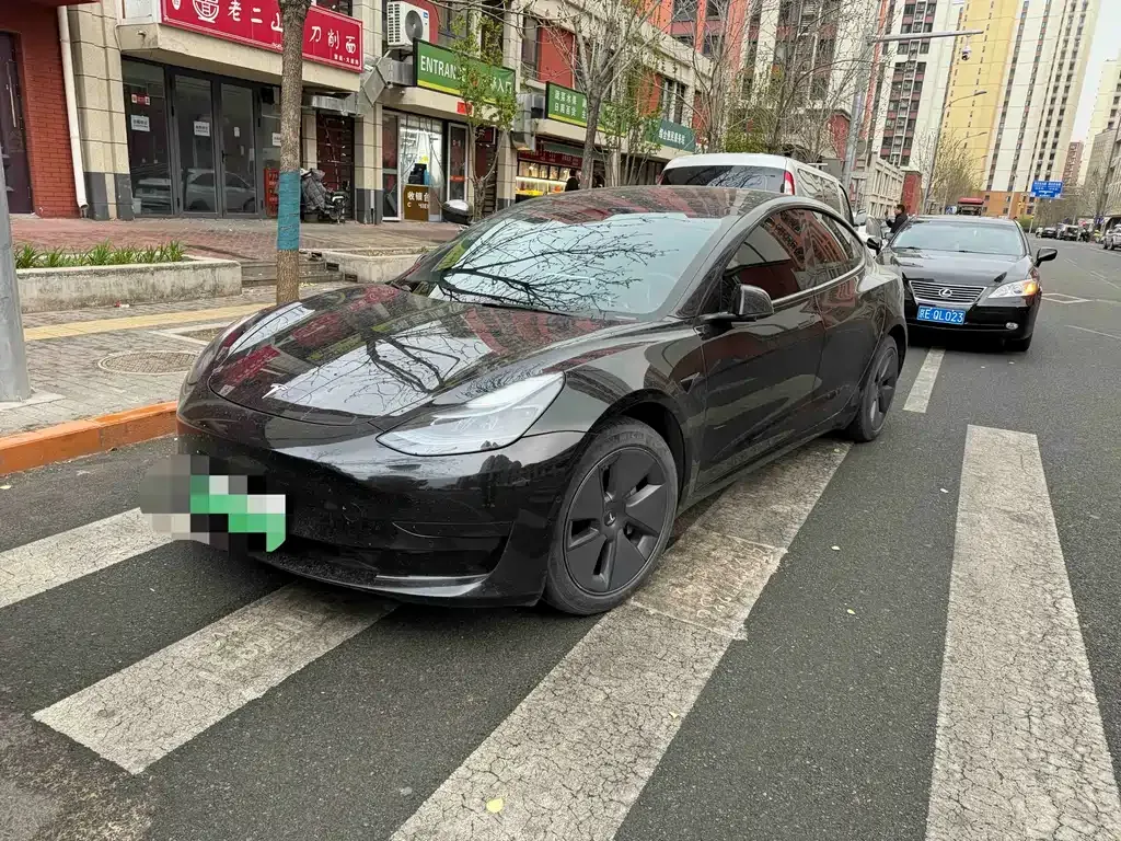 Tesla Model 3 — фото 1