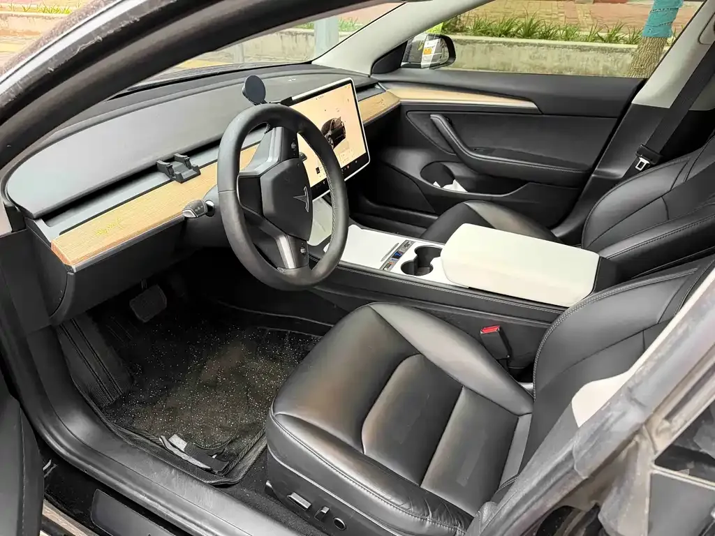 Tesla Model 3 — фото 7