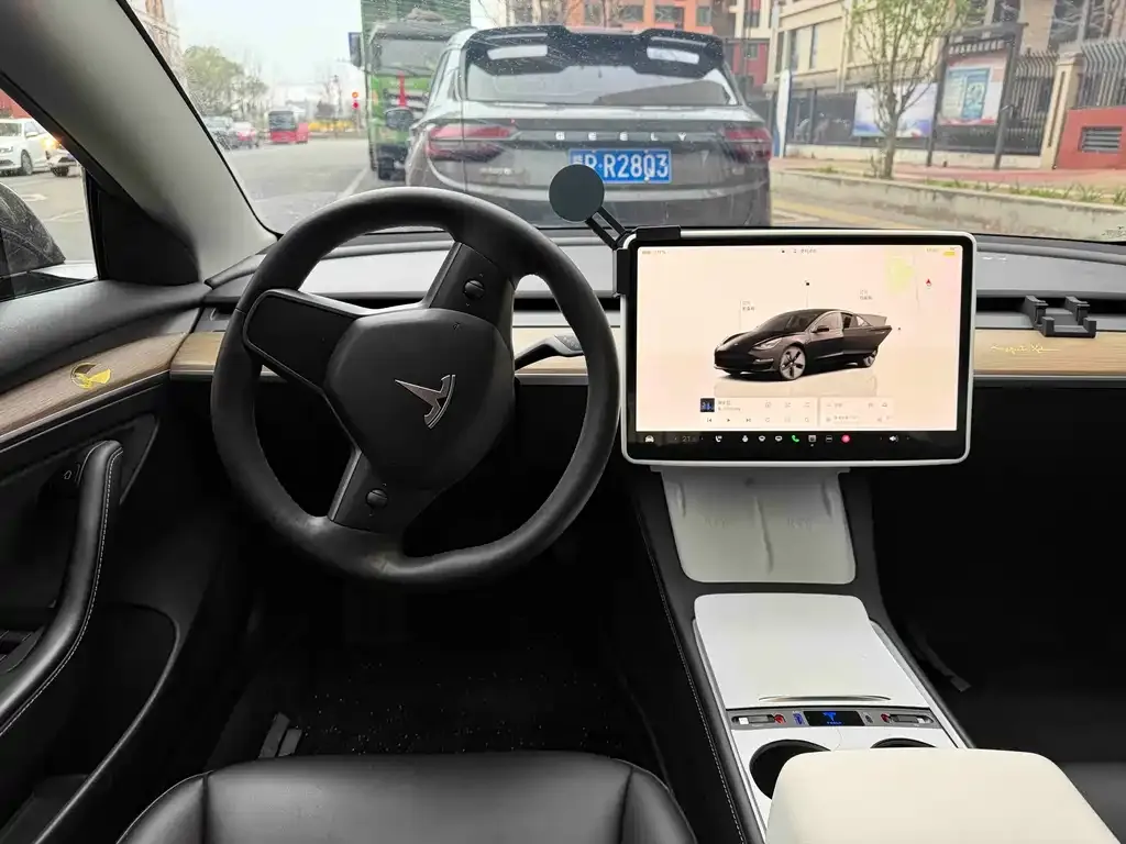 Tesla Model 3 — фото 5