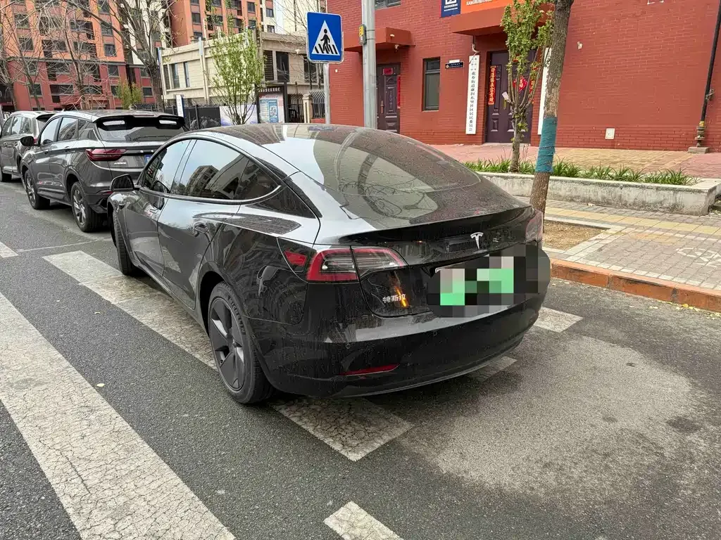 Tesla Model 3 — фото 9