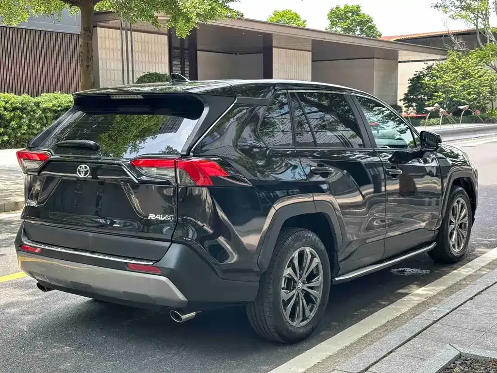 Toyota RAV4 — фото 3