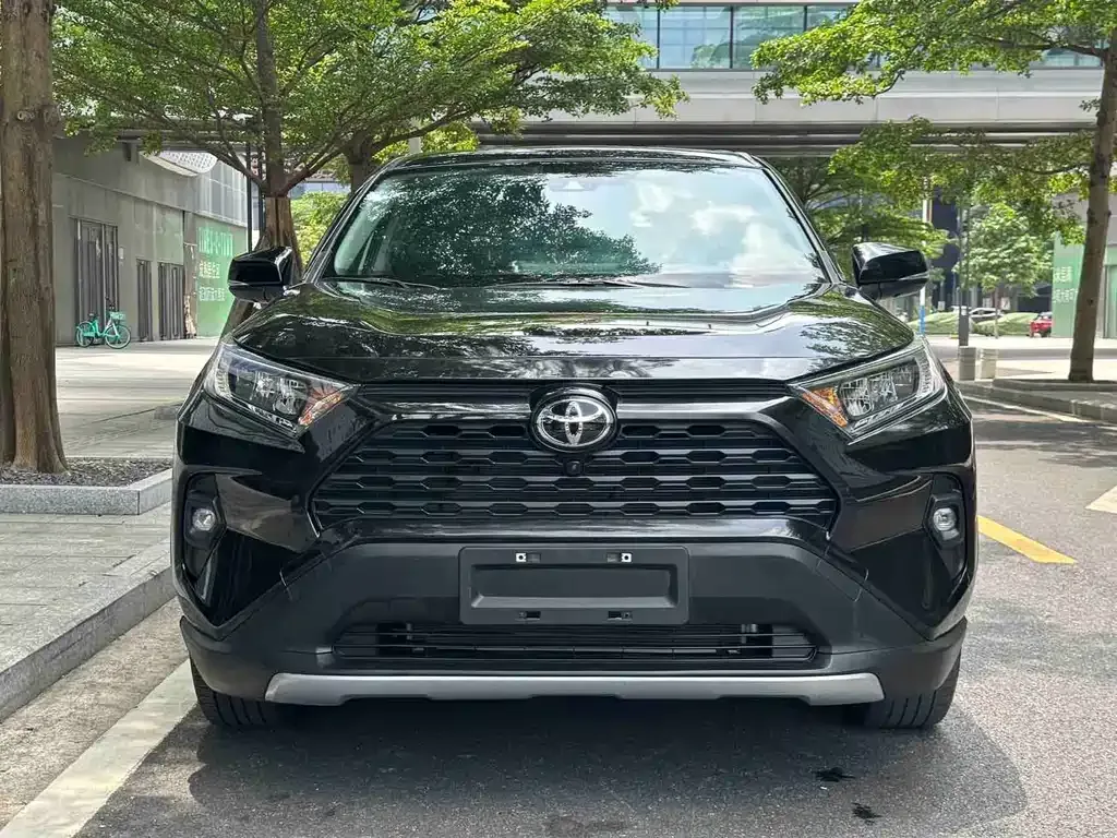 Toyota RAV4 — фото 9