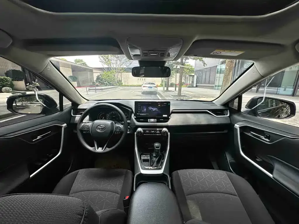 Toyota RAV4 — фото 5