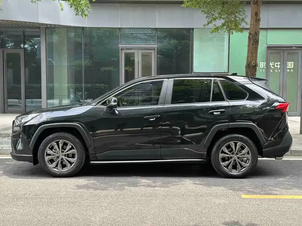Toyota RAV4 — фото 2