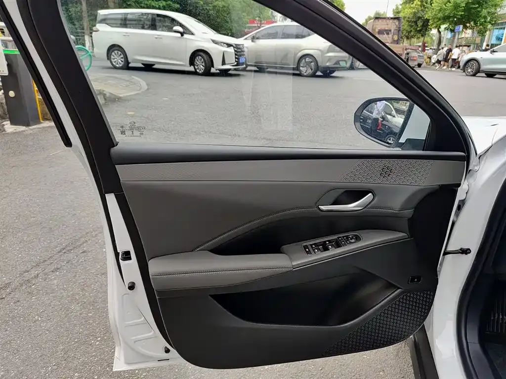 BYD Qin PLUS 2025 из CN, фото 6