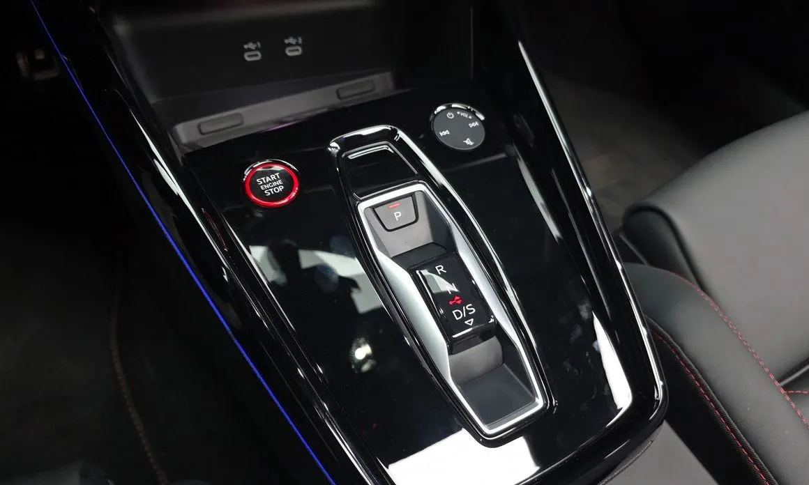 Audi RS3 2025 из KR, фото 9