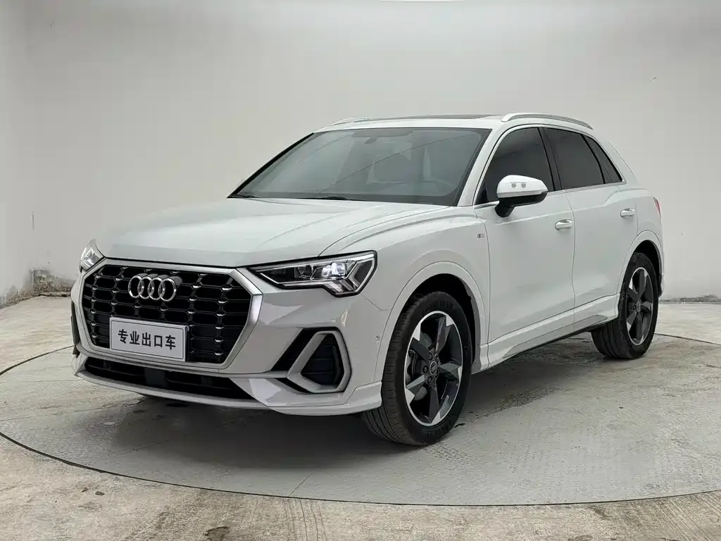 Audi Q3 — фото 1
