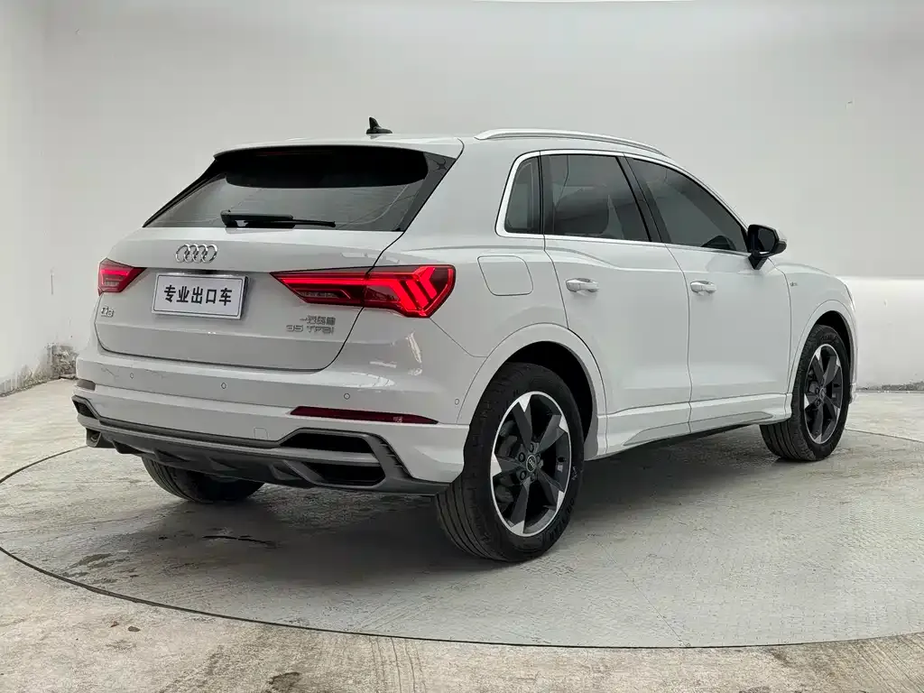 Audi Q3 — фото 10