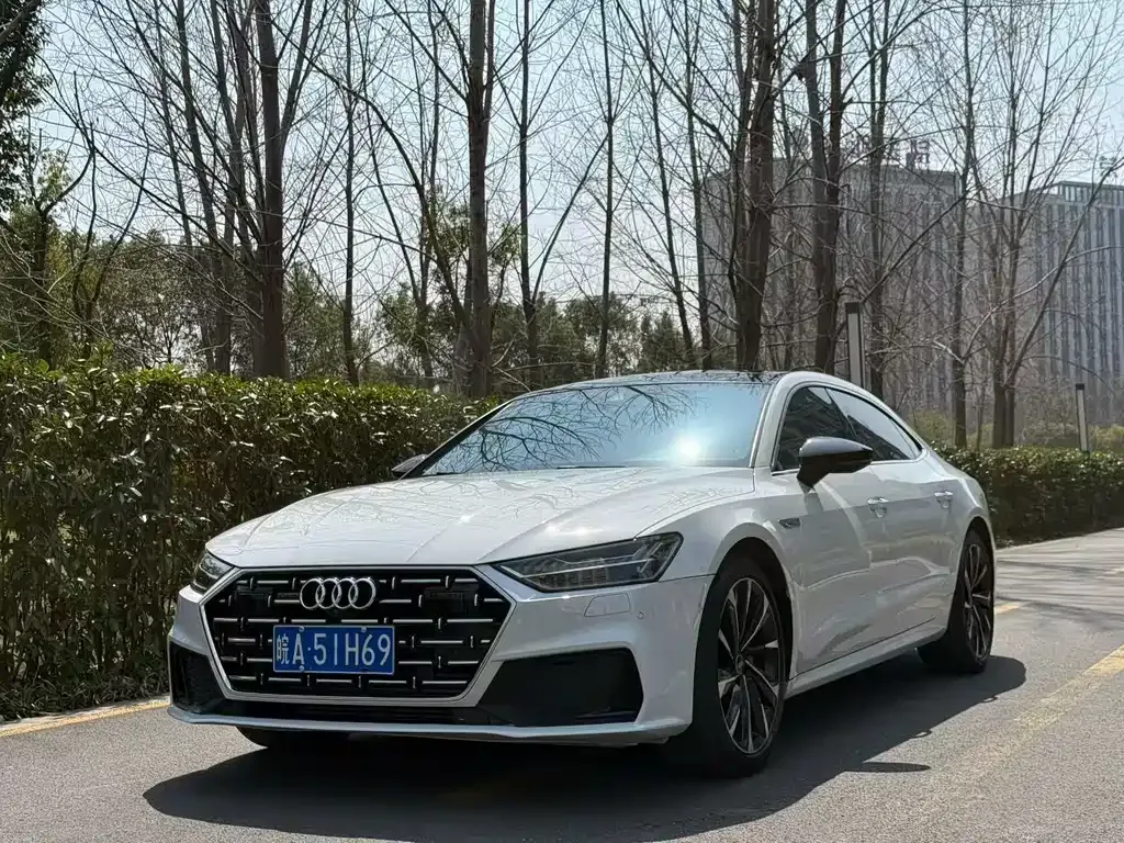 Audi A7L — фото 1
