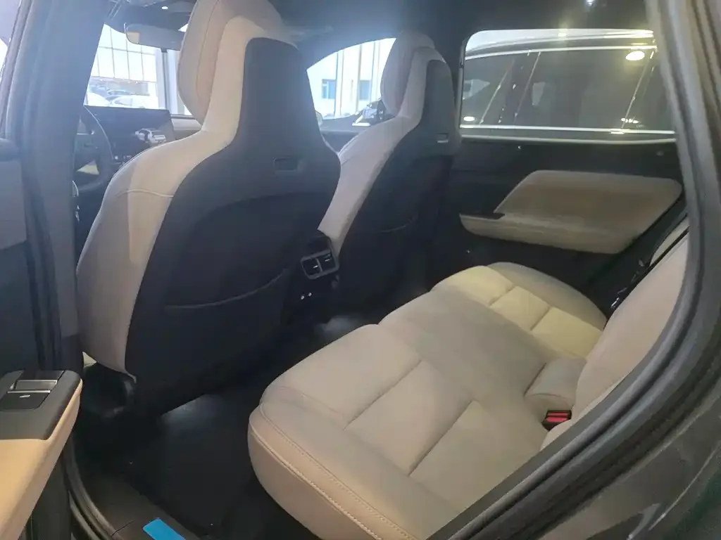 Volvo XC70 Plug-in Hybrid 2026 из CN, фото 8