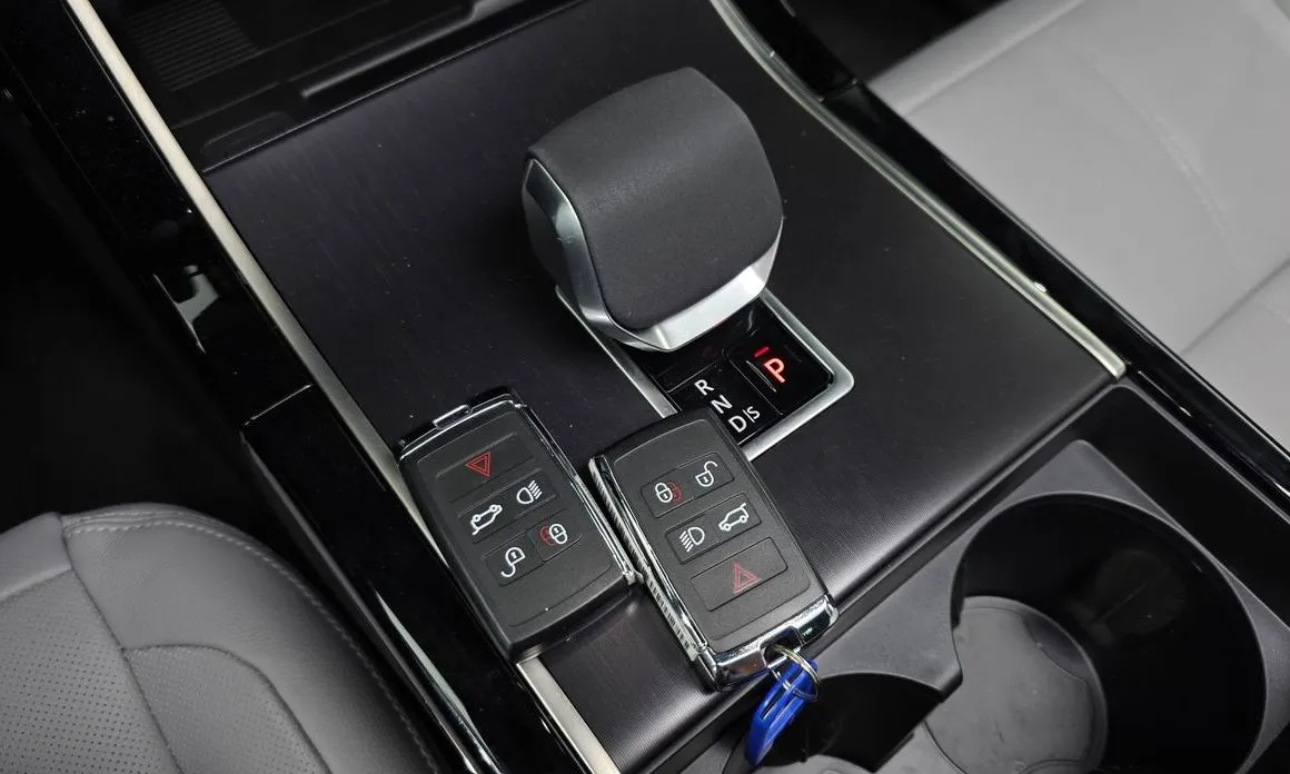 Land Rover Range Rover Velar 2026 из KR, фото 7