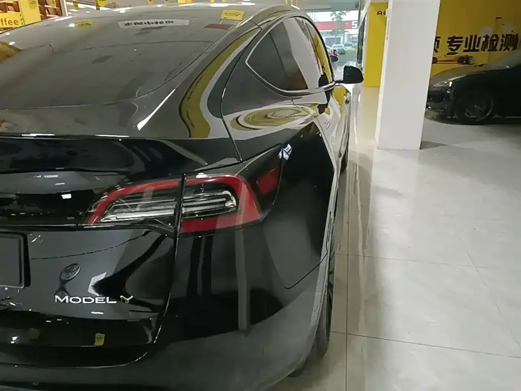 Tesla Model Y — фото 2