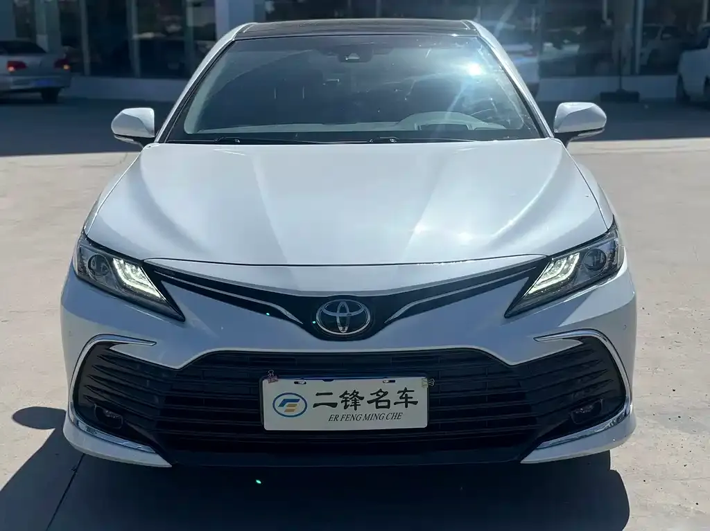 Toyota Camry — фото 3