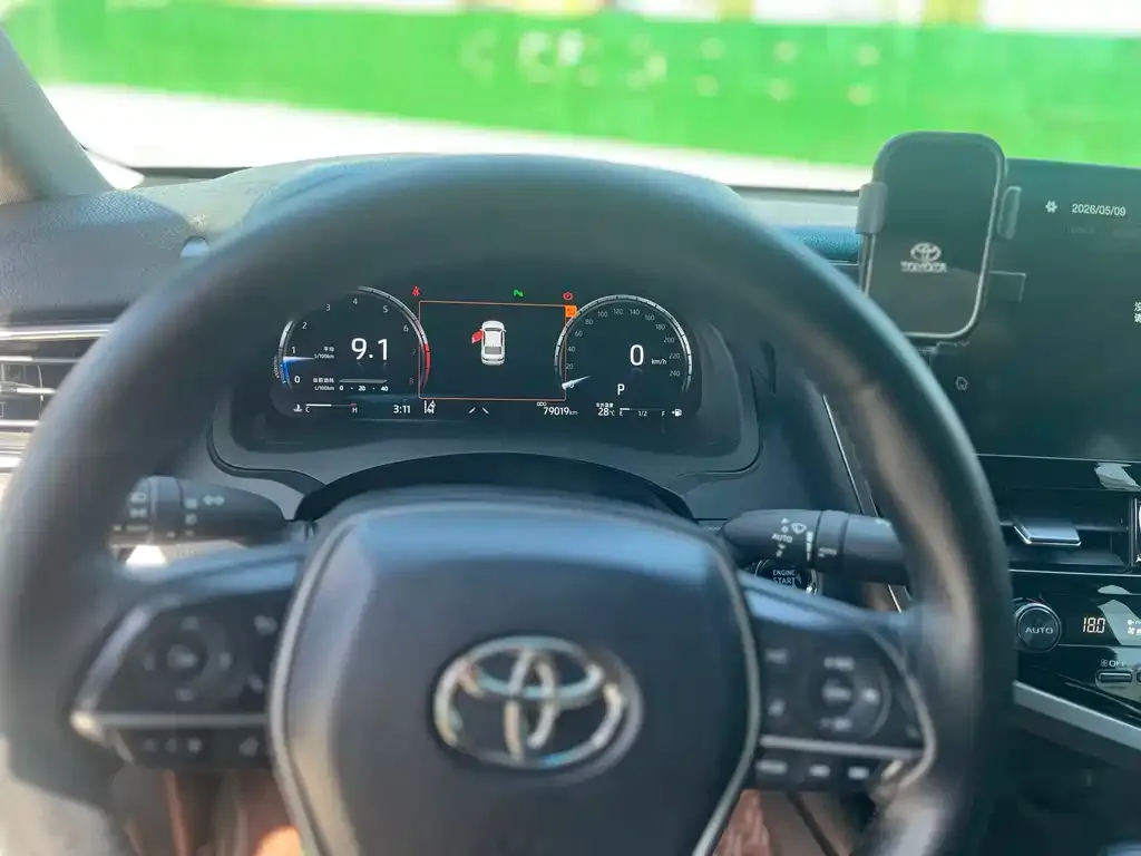 Toyota Camry — фото 4