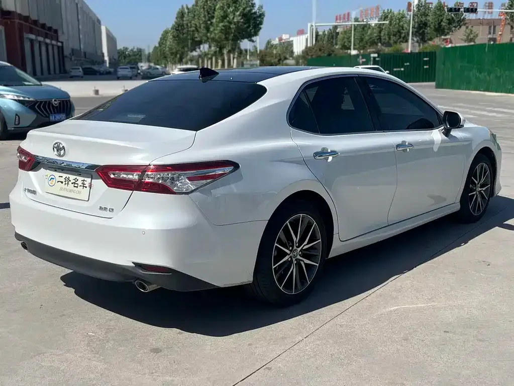 Toyota Camry — фото 8