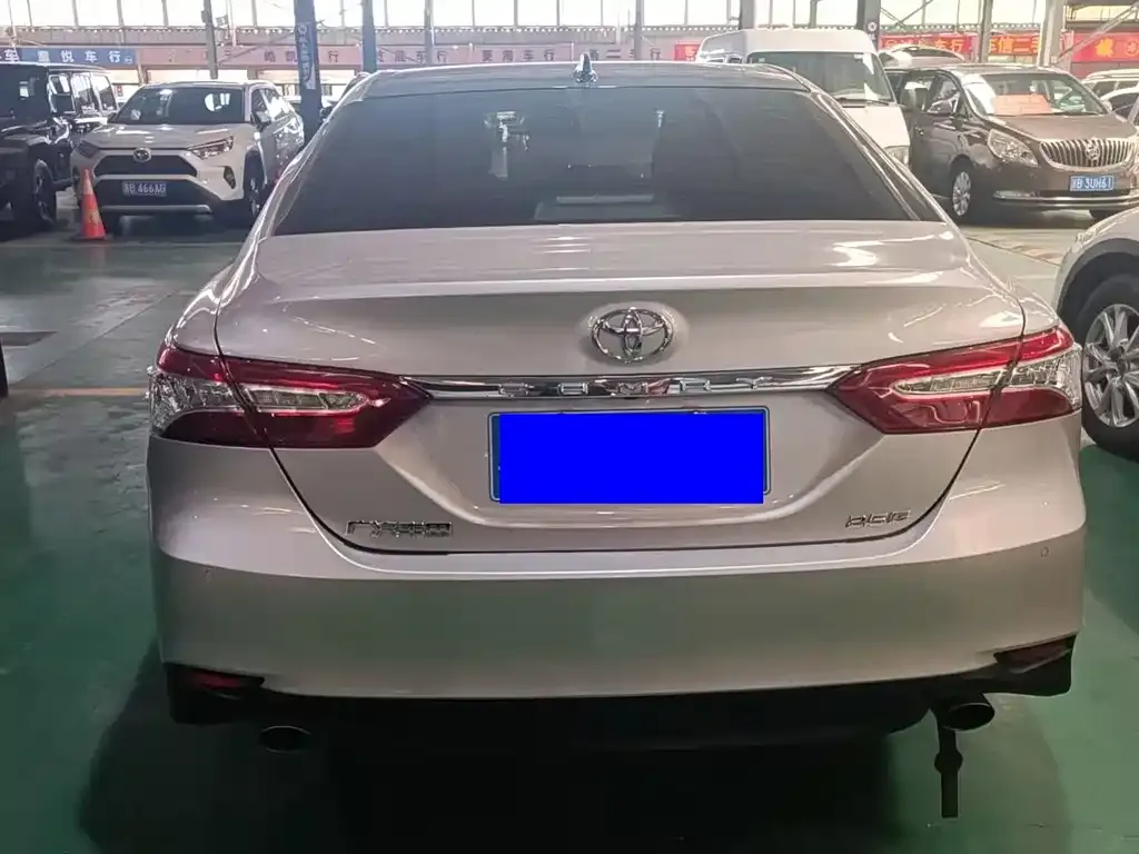 Toyota Camry — фото 5