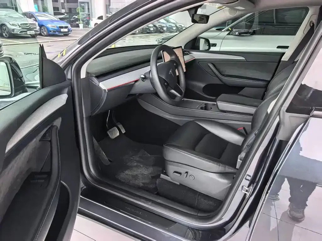 Tesla Model Y — фото 4