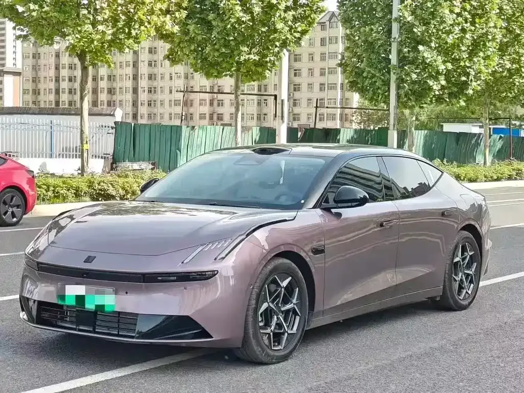 Lynk & Co 10 EM-P