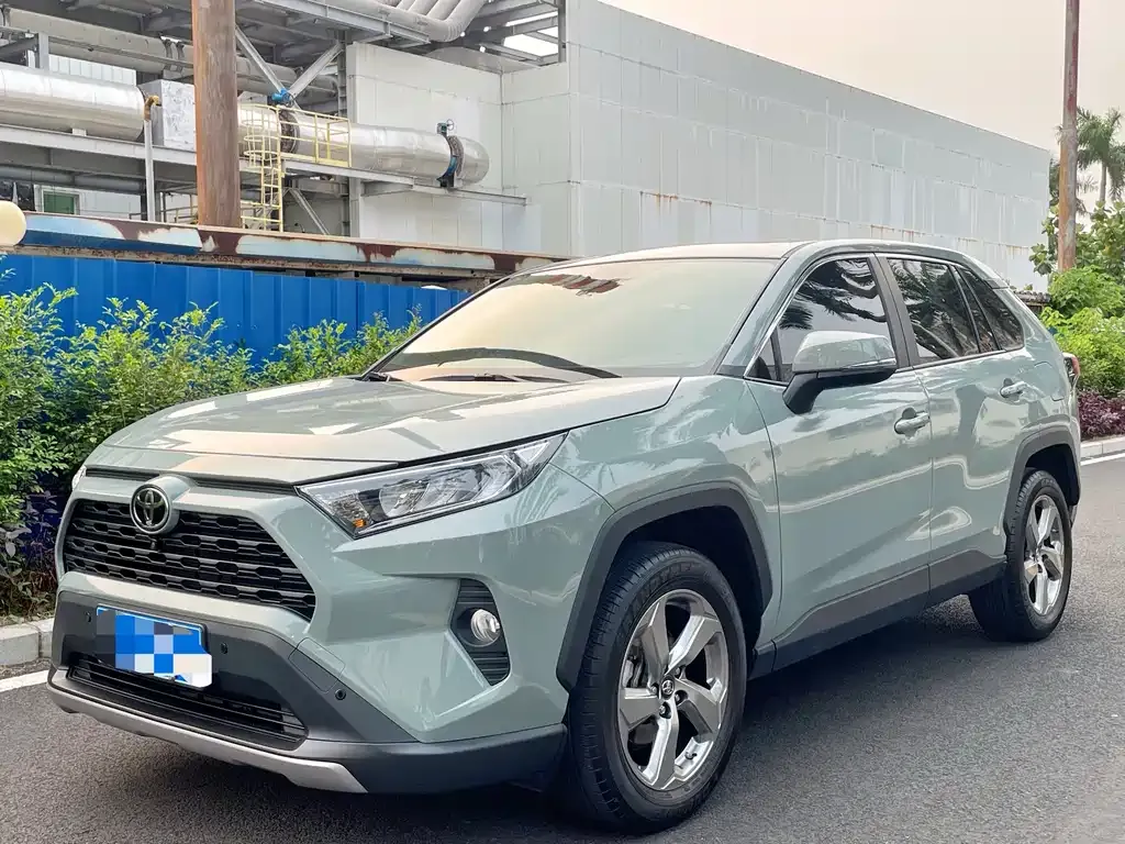 Toyota RAV4 — фото 10