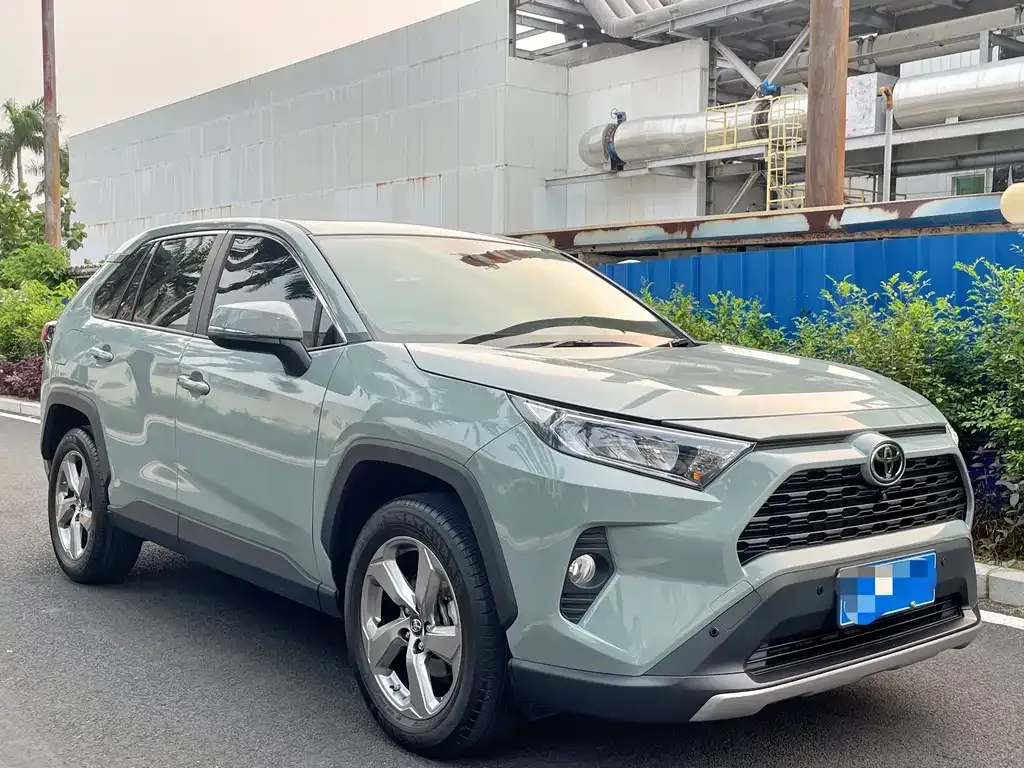 Toyota RAV4 — фото 2