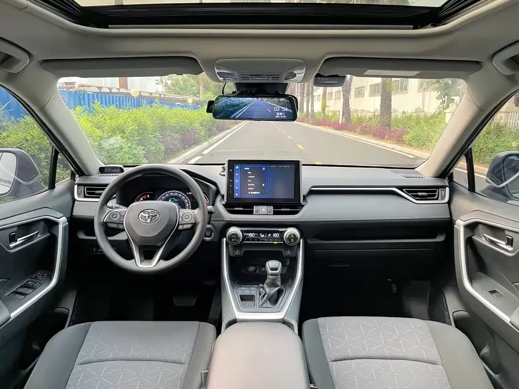 Toyota RAV4 — фото 5
