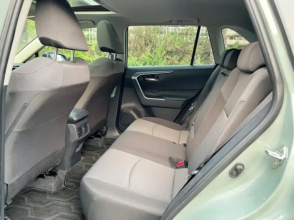 Toyota RAV4 — фото 3