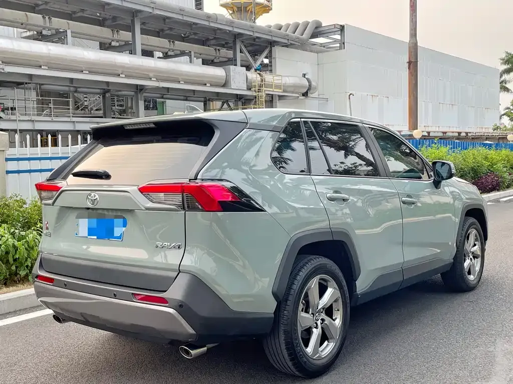 Toyota RAV4 — фото 6