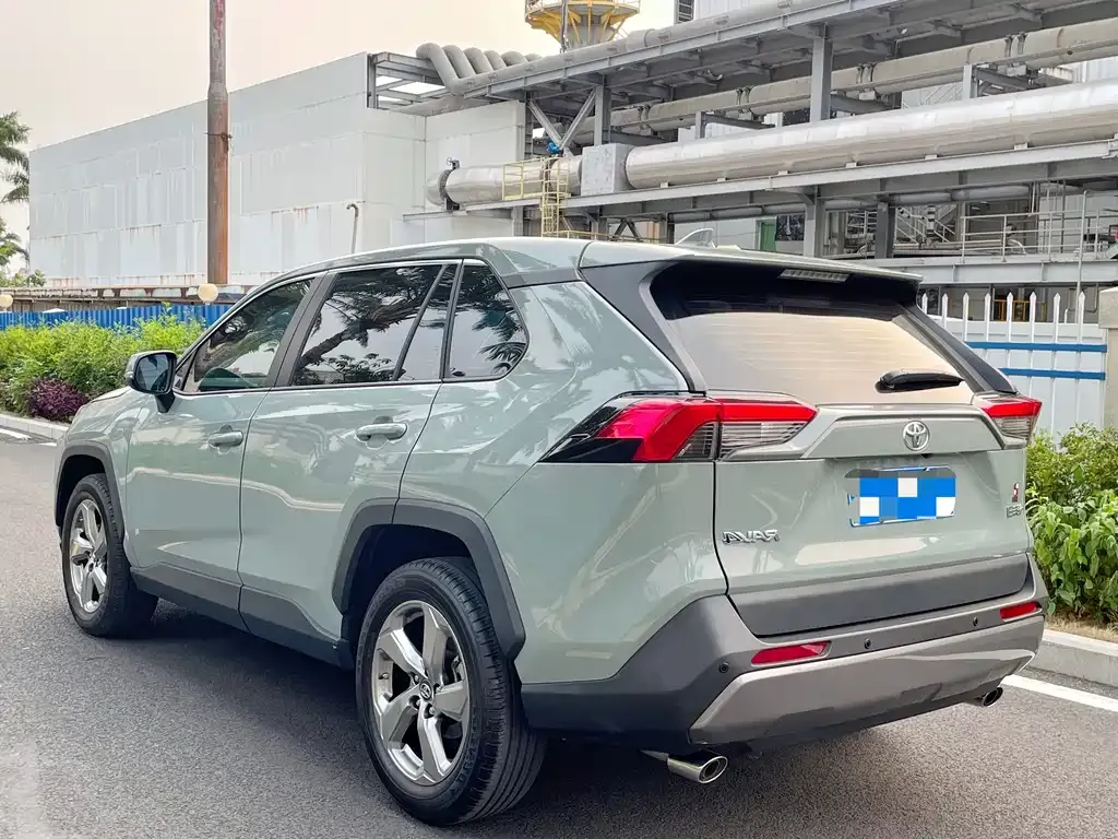 Toyota RAV4 — фото 9