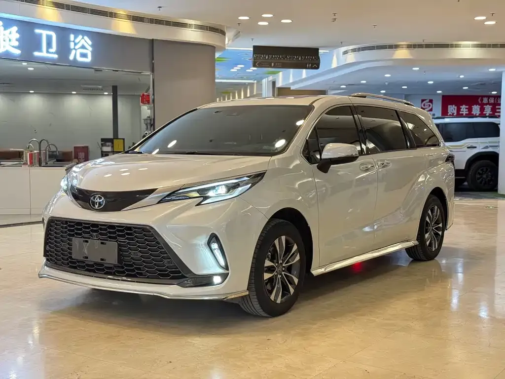 Toyota Granvia — фото 1