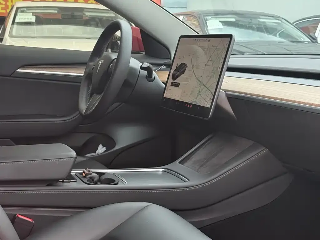 Tesla Model 3 — фото 3
