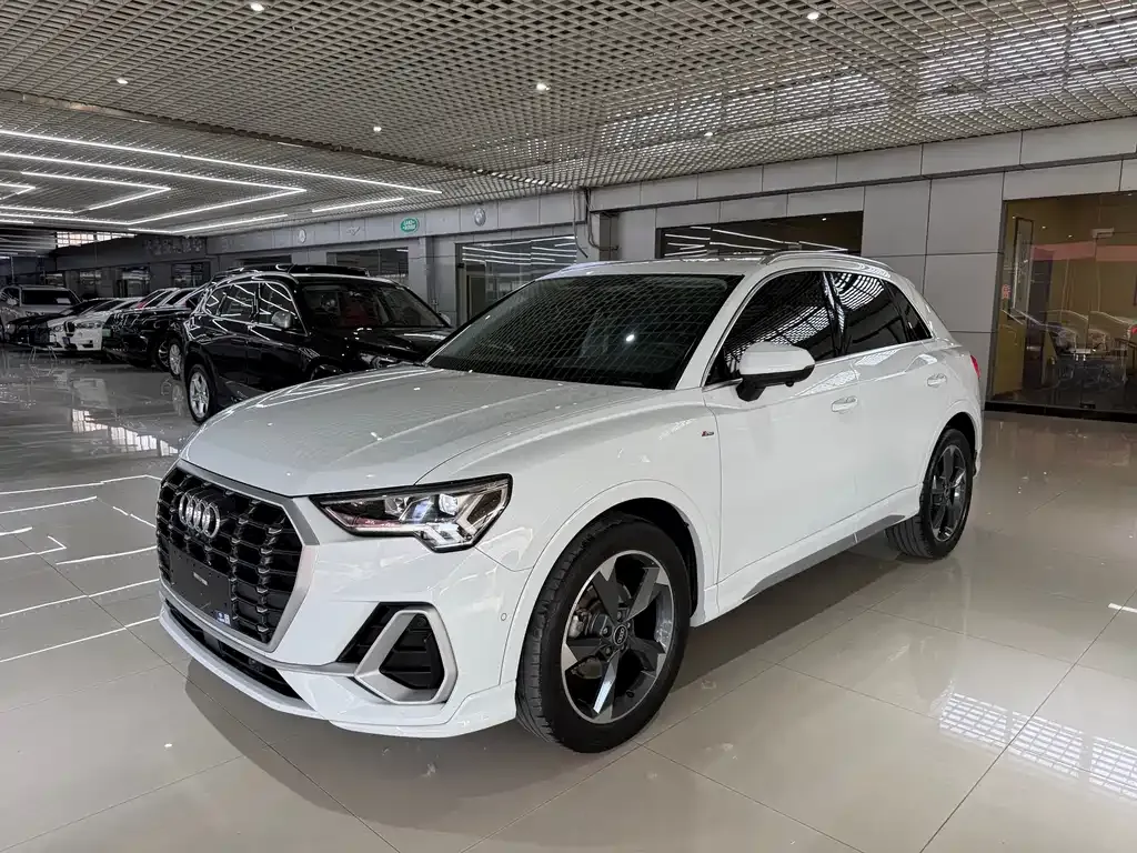 Audi Q3 — фото 1