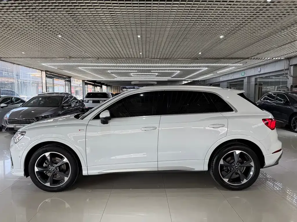 Audi Q3 — фото 10