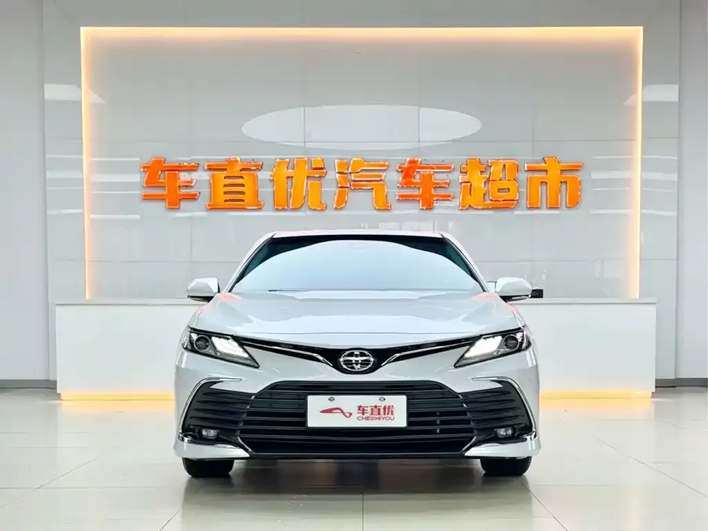 Toyota Camry — фото 4