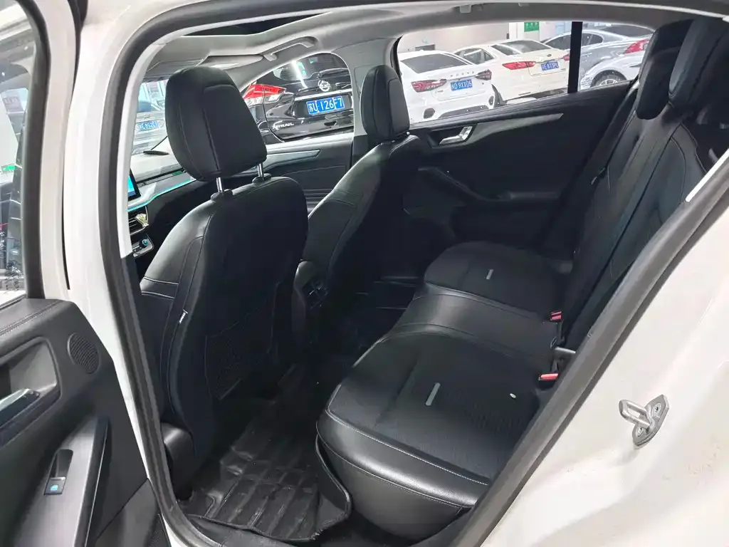 Ford Focus Active 2022 из CN, фото 7