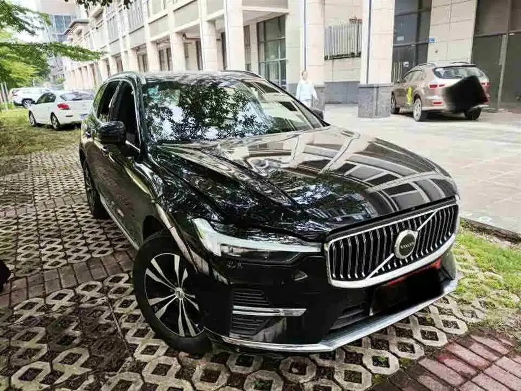 Volvo XC60 — фото 1