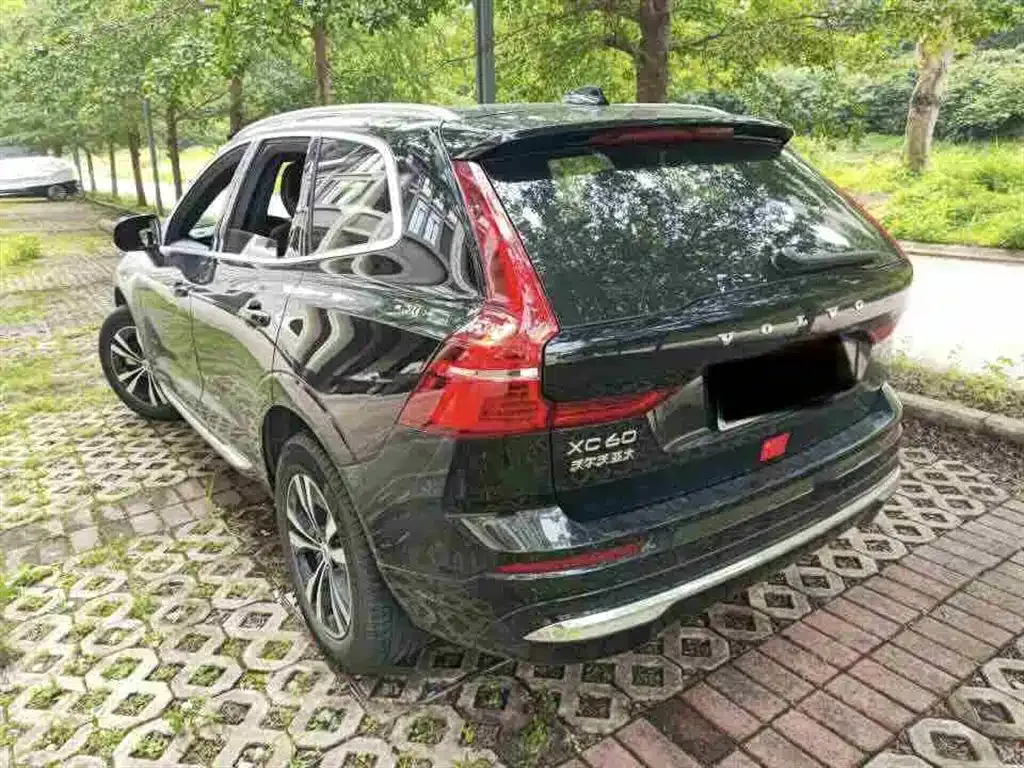 Volvo XC60 — фото 8