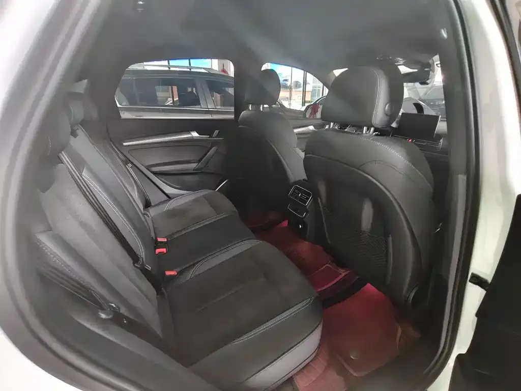 Audi Q5L Sportback — фото 4